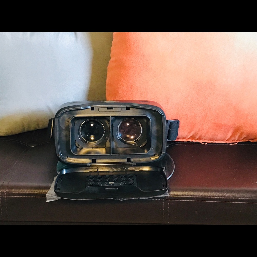 VR headset/Goggles - Picture 4 of 4